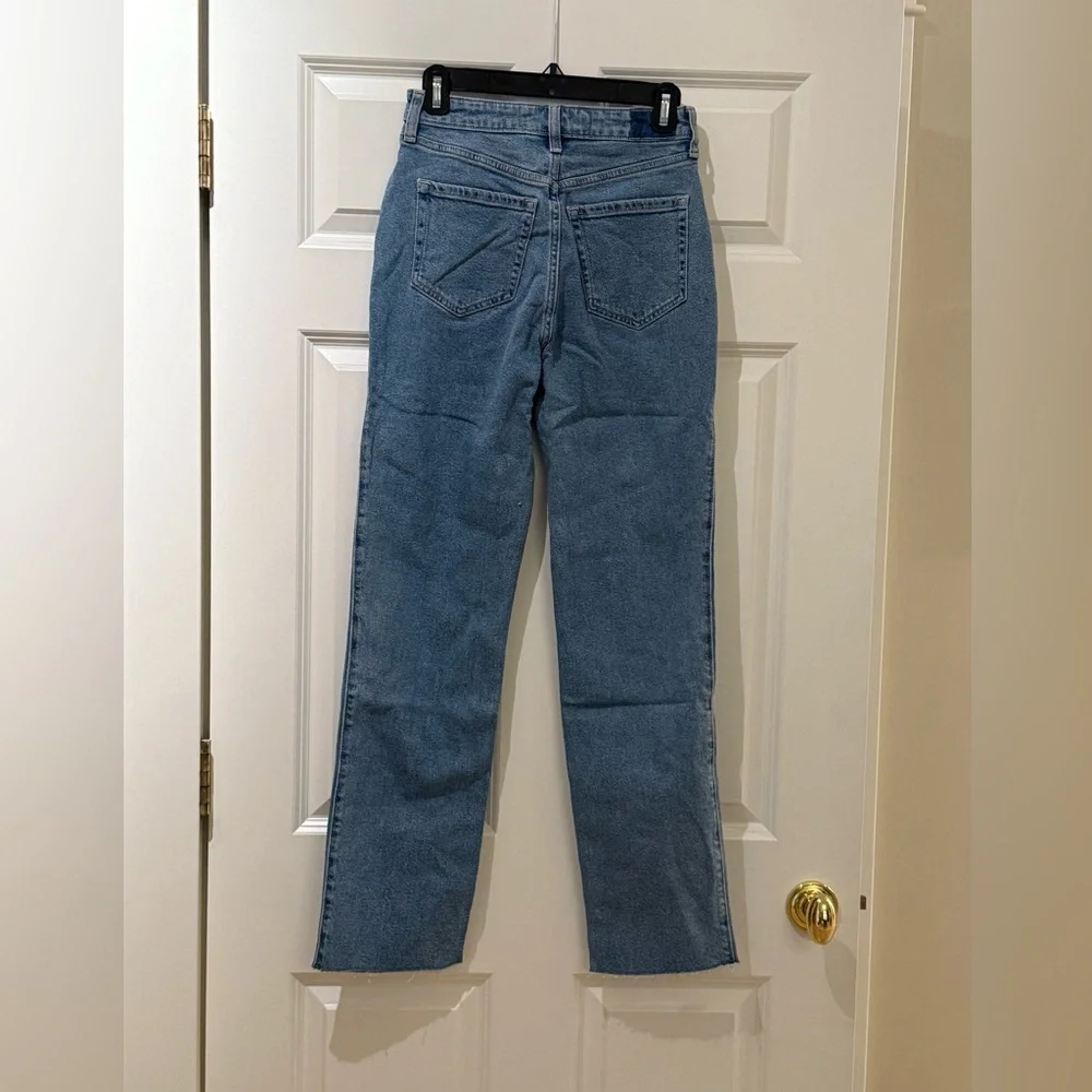 HOLLISTER women’s Ultra High-Rise Medium Wash 90s Straight Jeans